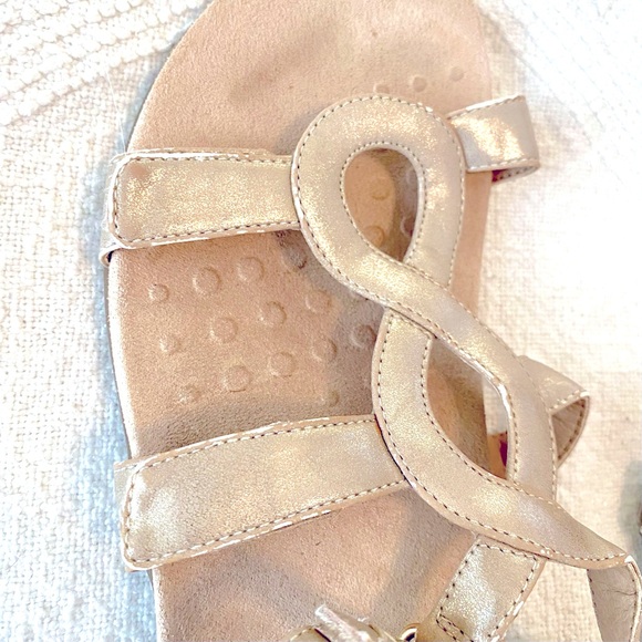 Vionic Jodie Strappy Sandal Velcro Adjustable US9 UK7 EU41 in Champagne - Picture 16 of 16